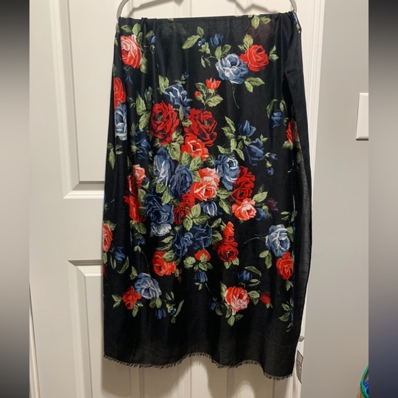 Taleen Lifestyle Collection Extra Large Floral Print Scarf Wrap - Picture 4 of 5